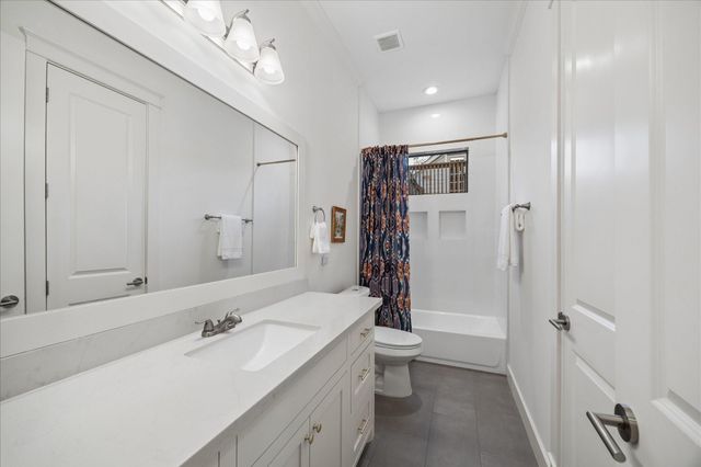 1010 W 42nd Street, Houston, TX 77018