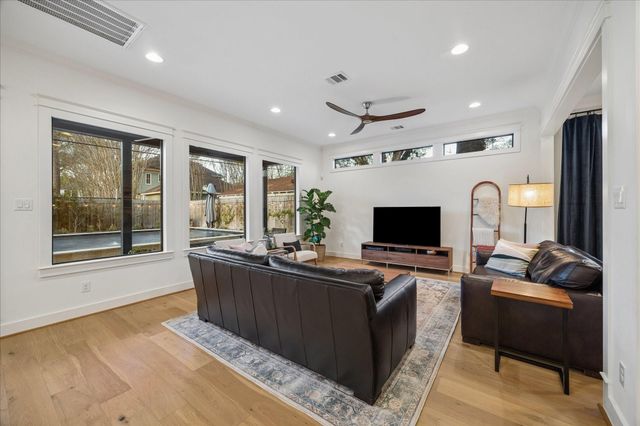 1010 W 42nd Street, Houston, TX 77018