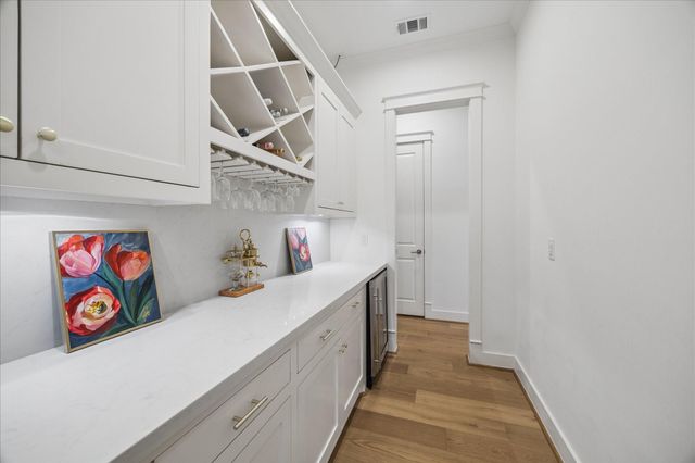 1010 W 42nd Street, Houston, TX 77018