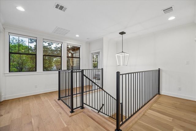 1010 W 42nd Street, Houston, TX 77018