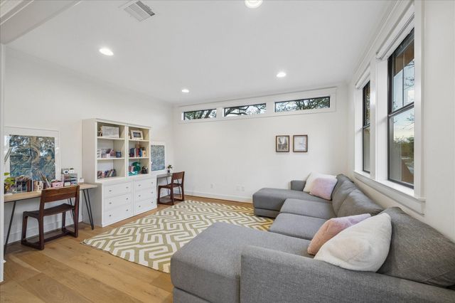 1010 W 42nd Street, Houston, TX 77018