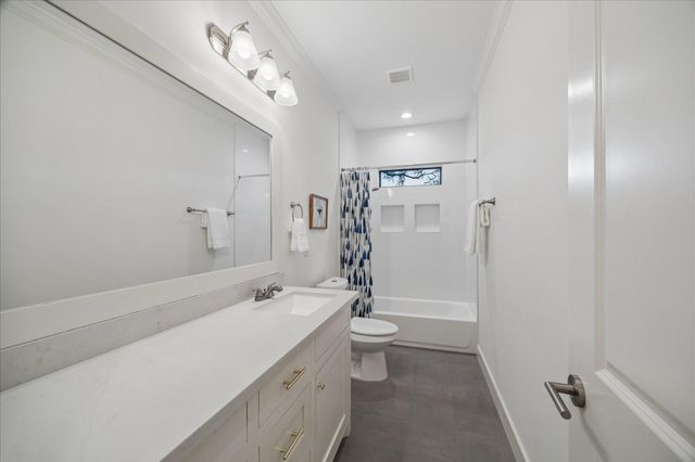 1010 W 42nd Street, Houston, TX 77018