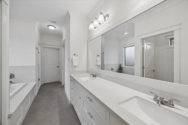 1010 W 42nd Street, Houston, TX 77018