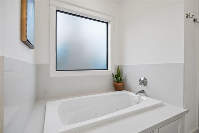 1010 W 42nd Street, Houston, TX 77018