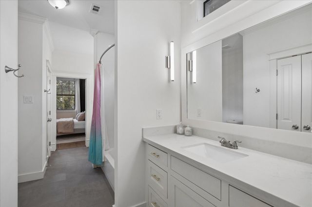 1010 W 42nd Street, Houston, TX 77018