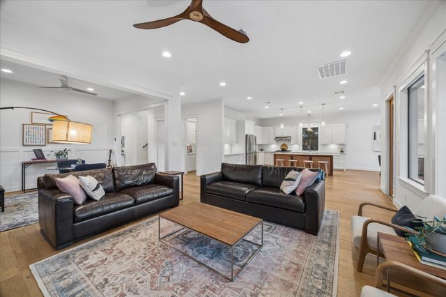 1010 W 42nd Street, Houston, TX 77018