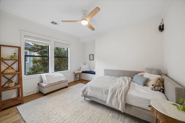 1010 W 42nd Street, Houston, TX 77018