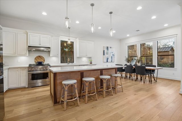 1010 W 42nd Street, Houston, TX 77018