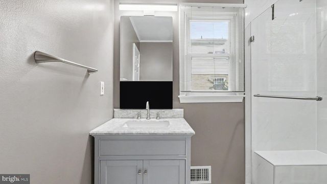 1324 TOWLSTON RD, Vienna, VA 22182