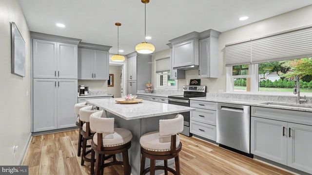 1324 TOWLSTON RD, Vienna, VA 22182