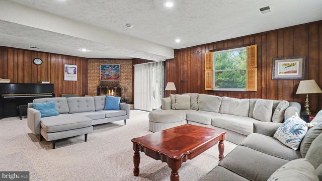 1324 TOWLSTON RD, Vienna, VA 22182