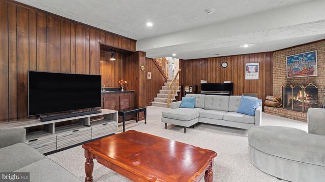 1324 TOWLSTON RD, Vienna, VA 22182