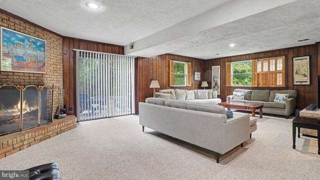 1324 TOWLSTON RD, Vienna, VA 22182