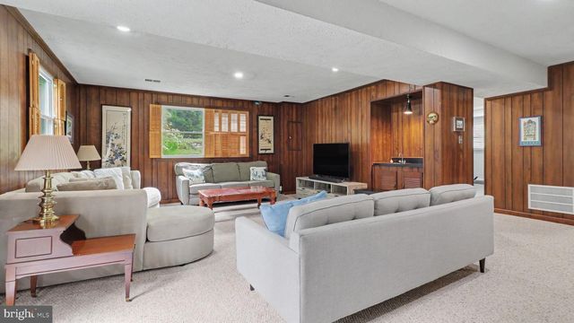 1324 TOWLSTON RD, Vienna, VA 22182