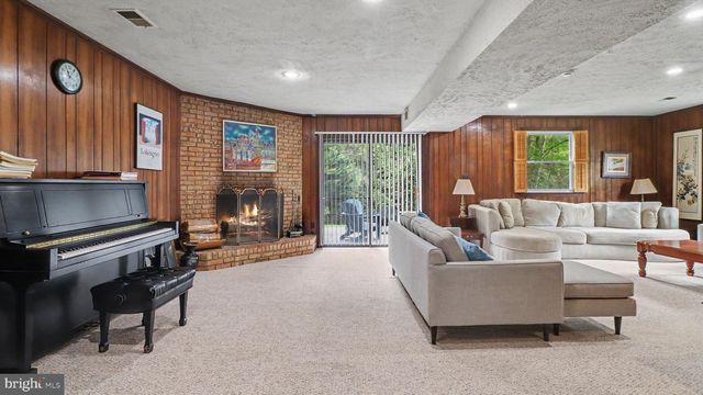 1324 TOWLSTON RD, Vienna, VA 22182