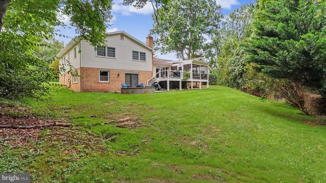 1324 TOWLSTON RD, Vienna, VA 22182
