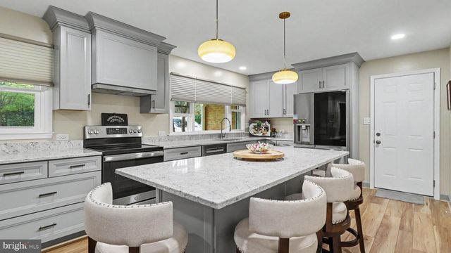 1324 TOWLSTON RD, Vienna, VA 22182