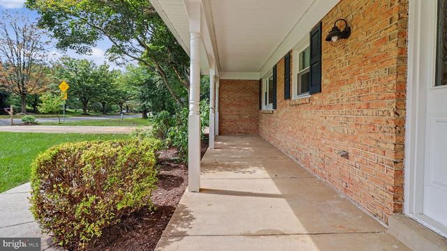 1324 TOWLSTON RD, Vienna, VA 22182