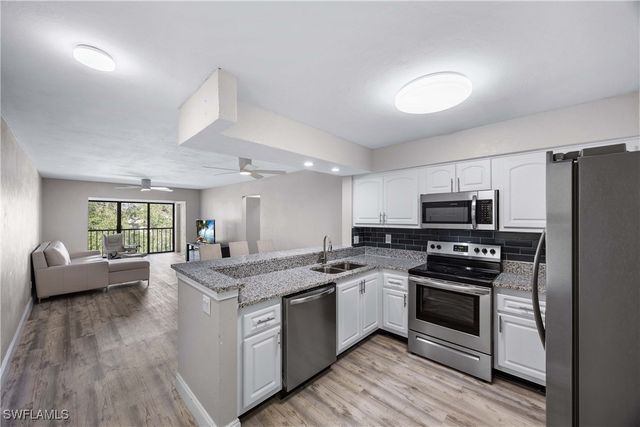 228 Fox Glen DR 3310, Naples, FL 34104