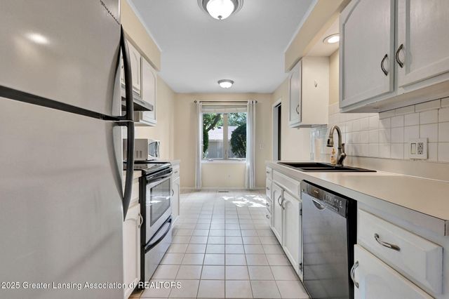 929 Grenoble Drive, B, Lansing, MI 48917