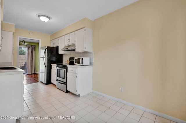 929 Grenoble Drive, B, Lansing, MI 48917