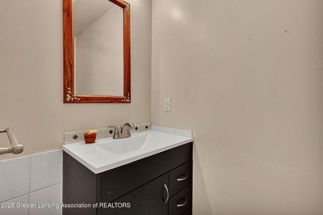 929 Grenoble Drive, B, Lansing, MI 48917