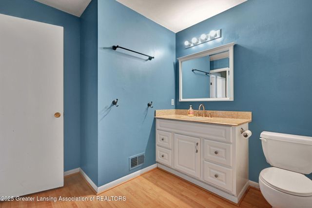 929 Grenoble Drive, B, Lansing, MI 48917