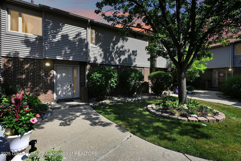 929 Grenoble Drive, B, Lansing, MI 48917