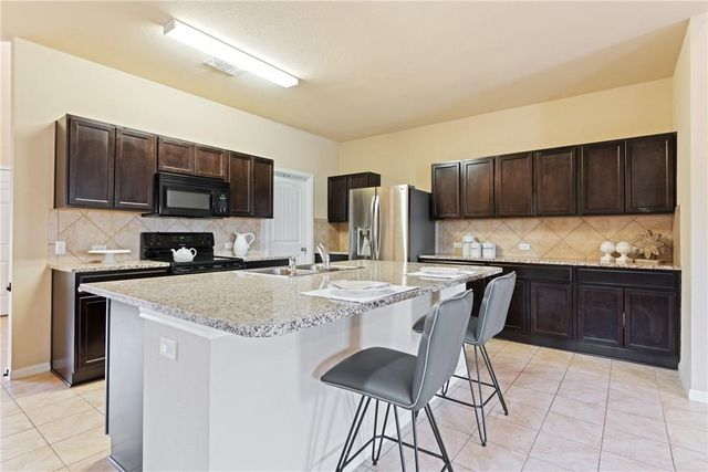 206 Llano River TRL, Hutto, TX 78634