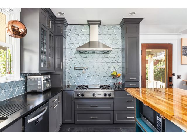 2626 Ne 23RD Ave, Portland, OR 97212