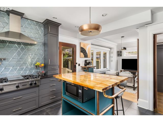 2626 Ne 23RD Ave, Portland, OR 97212