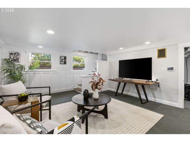 2626 Ne 23RD Ave, Portland, OR 97212
