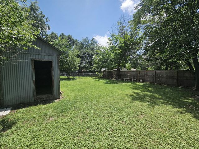 506 E Bowie Street, Mexia, TX 76667
