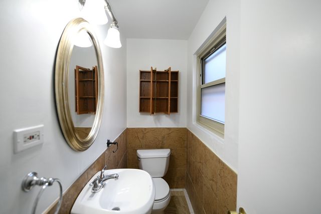 7515 N Damen Avenue E2, Chicago, IL 60645