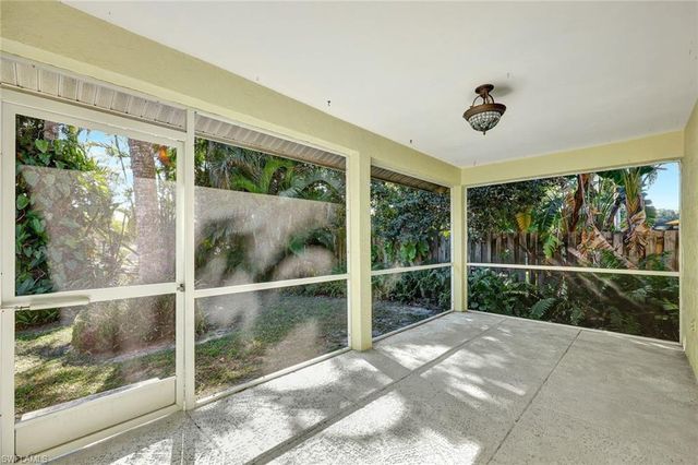 812 102nd AVE N, Naples, FL 34108