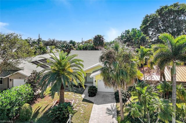 812 102nd AVE N, Naples, FL 34108