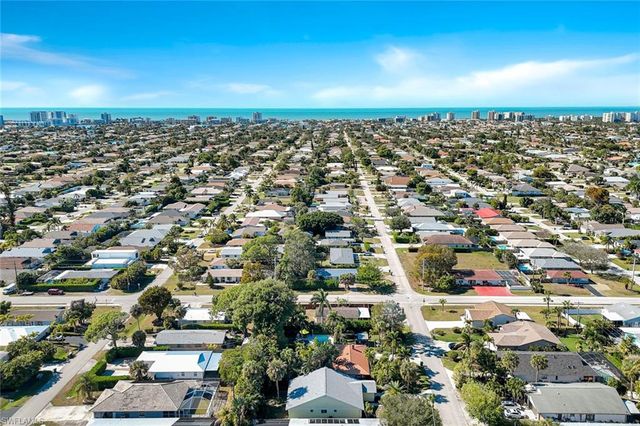 812 102nd AVE N, Naples, FL 34108