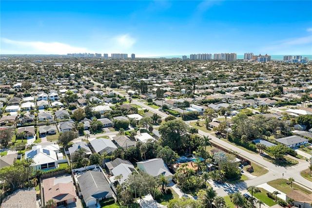 812 102nd AVE N, Naples, FL 34108