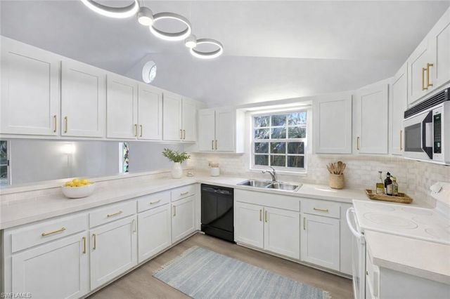 812 102nd AVE N, Naples, FL 34108