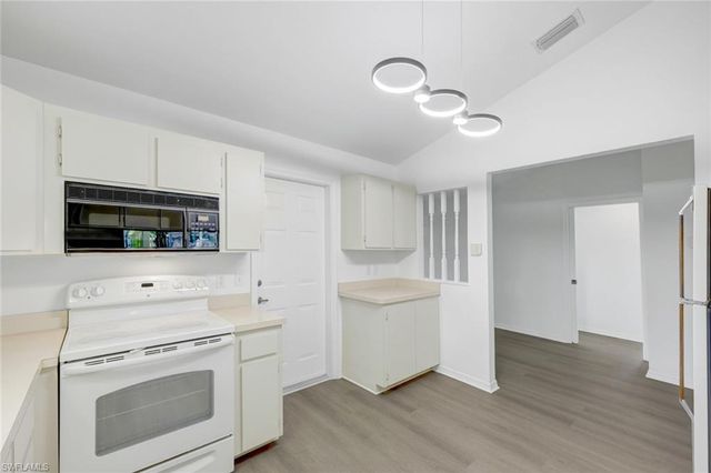 812 102nd AVE N, Naples, FL 34108