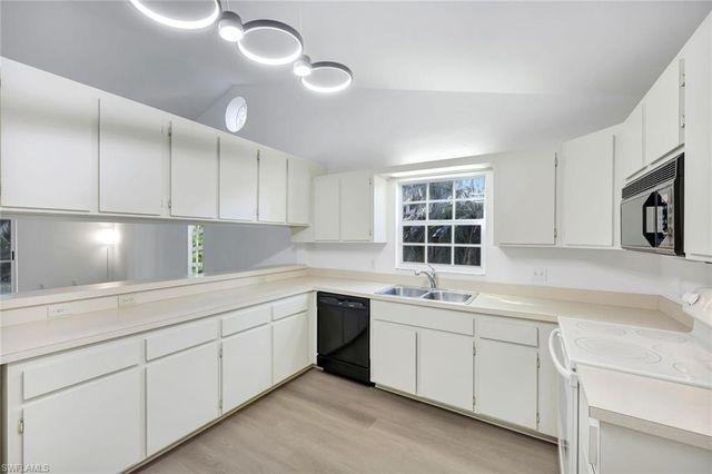 812 102nd AVE N, Naples, FL 34108