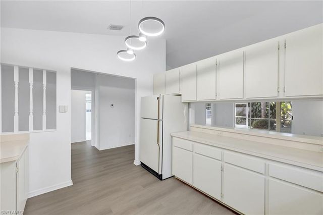 812 102nd AVE N, Naples, FL 34108