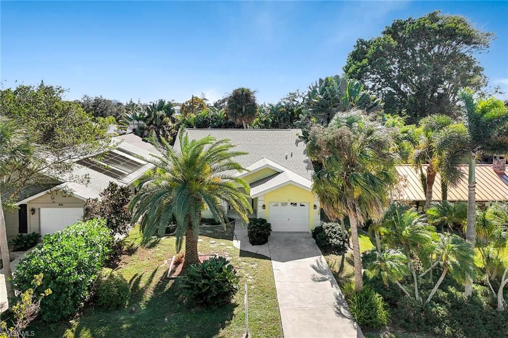 812 102nd AVE N, Naples, FL 34108