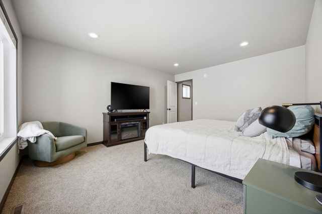 2734 12th Street W, West Fargo, ND 58078