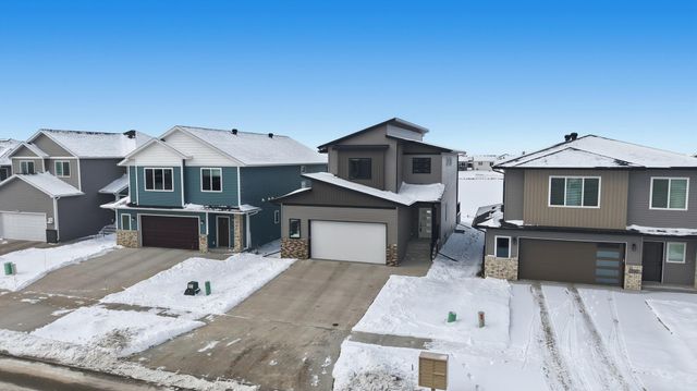 2734 12th Street W, West Fargo, ND 58078