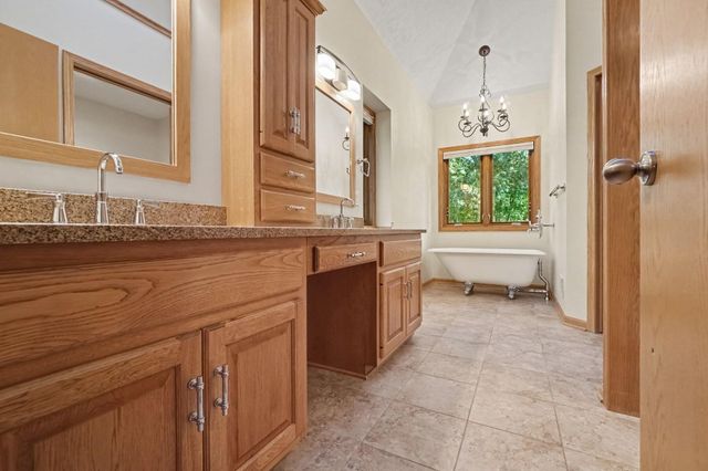 5243 Saddle Club Drive, Kalamazoo, MI 49009