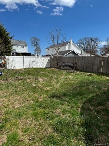 122 Manor Drive, Brookhaven, NY 11967