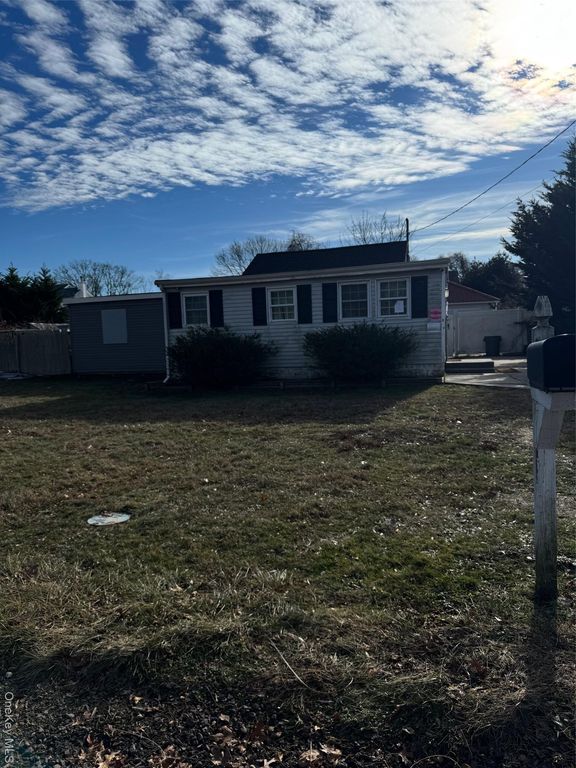 122 Manor Drive, Brookhaven, NY 11967