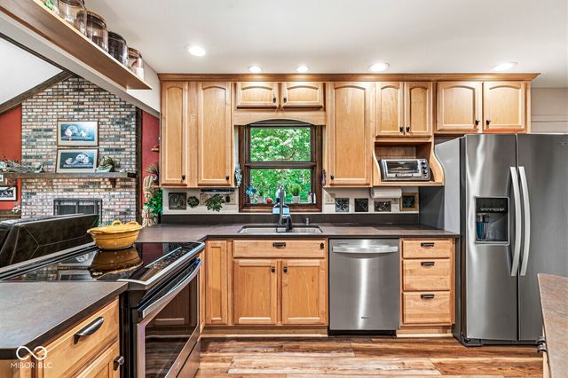 112 Pinehurst Avenue, Fishers, IN 46037