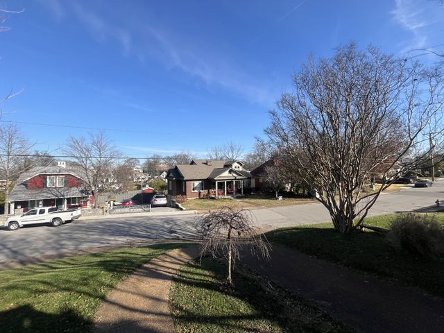 2124 Ashwood Ave, Nashville, TN 37212